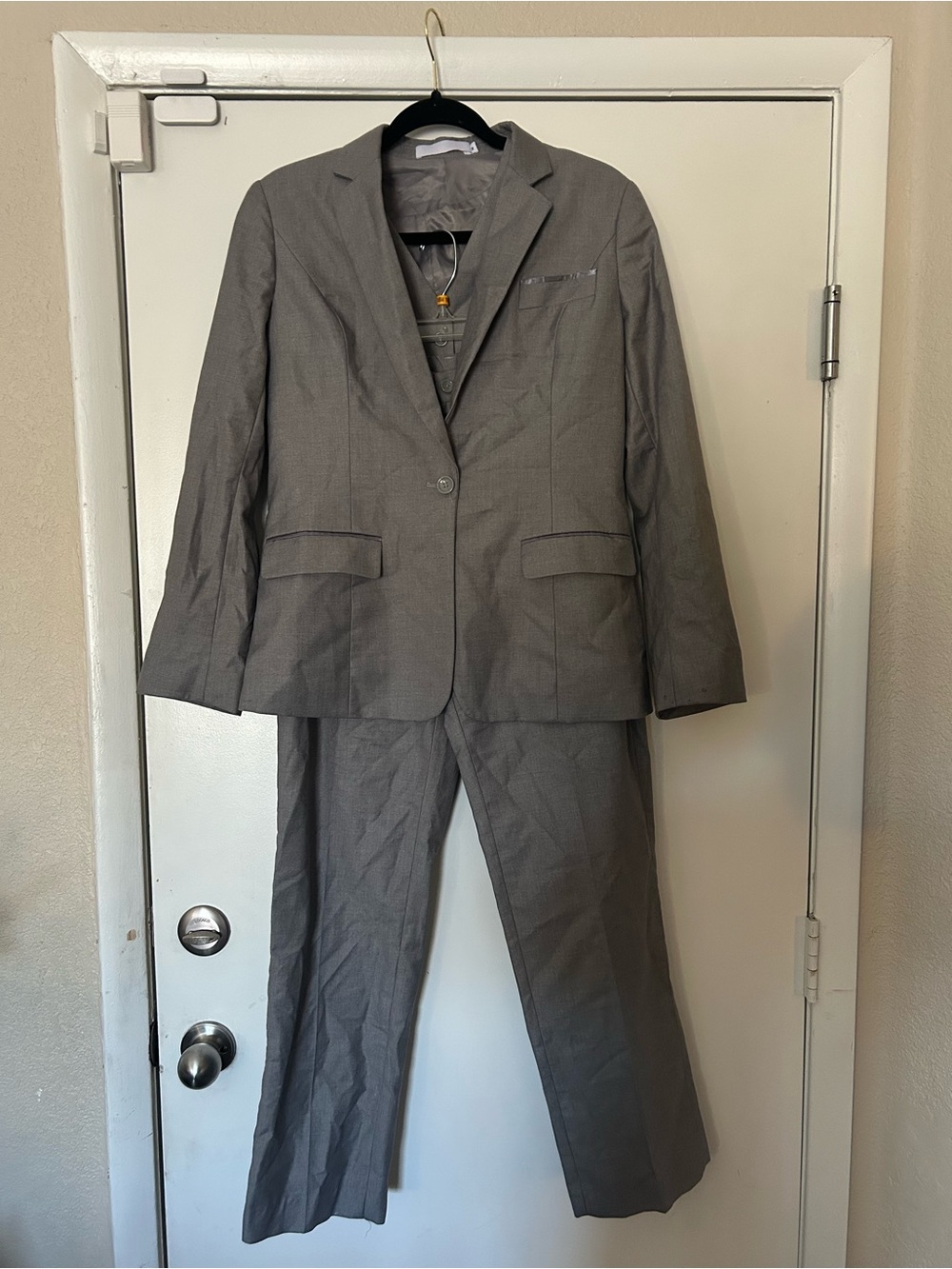 Kelyaa 3 piece Women's Straight-Leg Suit Pants, Vest and Blazer in Gray